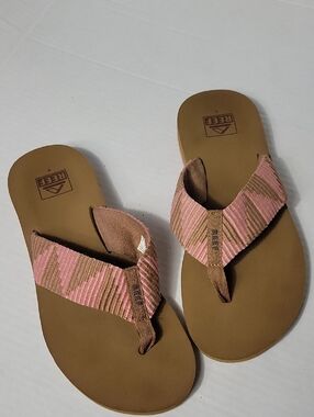 Reef Women’s Pink and Brown Textured Strap Sandals